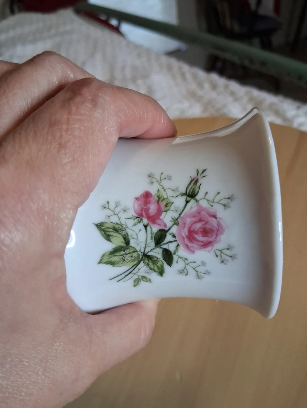Small White Porcelain Footed Vase Vessel with Pink Rose Motif 4 inch - Picture 5 of 6